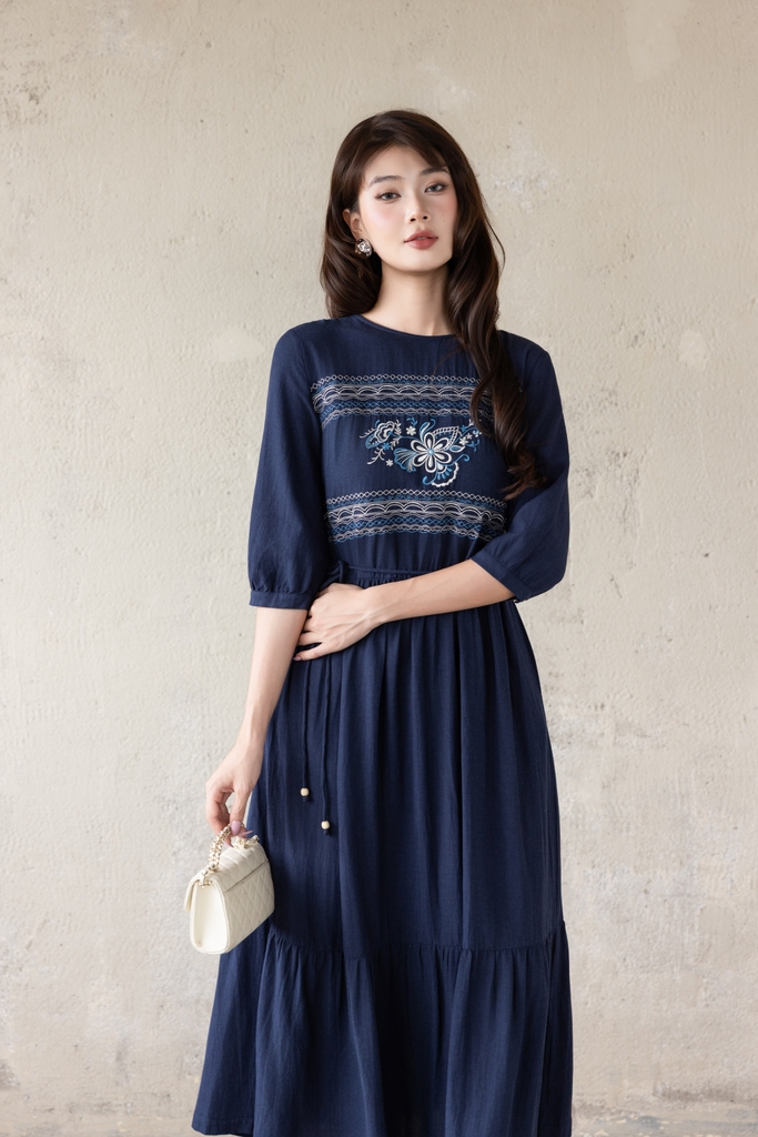 SWANLAKE | Váy Đầm Nữ Maxi Đuôi Cá Xòe Vải Linen Hàn Thêu Hoa Cổ Tròn Tay Lỡ Dây Thắt Eo D13700LW01