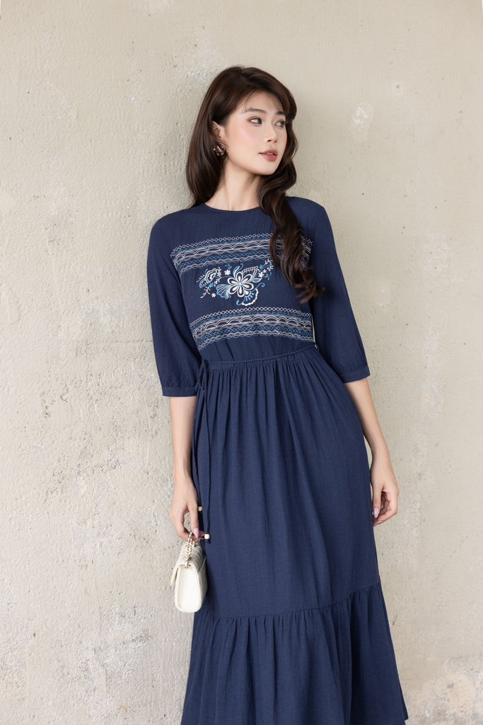 SWANLAKE | Váy Đầm Nữ Maxi Đuôi Cá Xòe Vải Linen Hàn Thêu Hoa Cổ Tròn Tay Lỡ Dây Thắt Eo D13700LW01