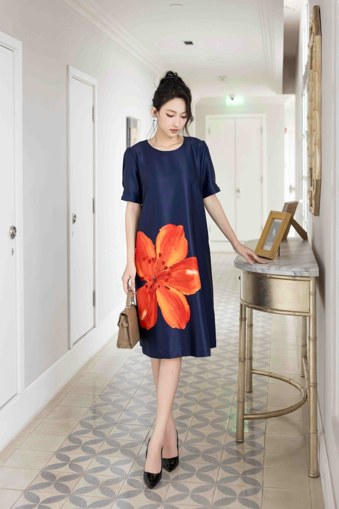 SWANLAKE | Váy Đầm Nữ Suông Cổ Tròn Vải Lụa Taffeta Dày In Hoa Tay Ngắn Sang Trọng Đi Tiệc D13086LW02