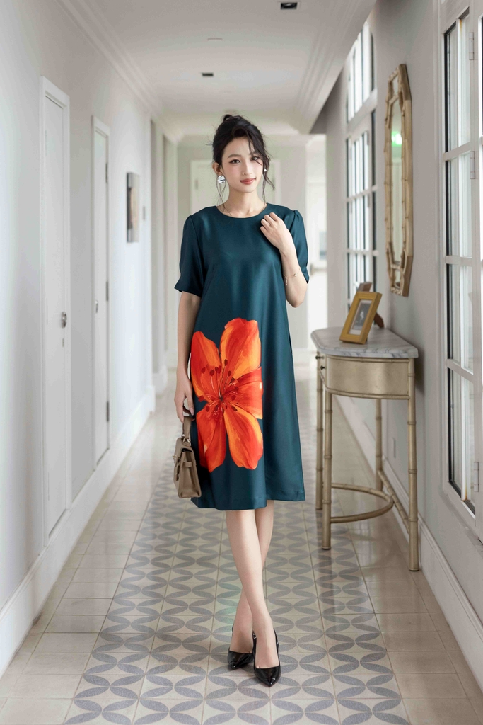 SWANLAKE | Váy Đầm Nữ Suông Cổ Tròn Vải Lụa Taffeta Dày In Hoa Tay Ngắn Sang Trọng Đi Tiệc D13086LW02