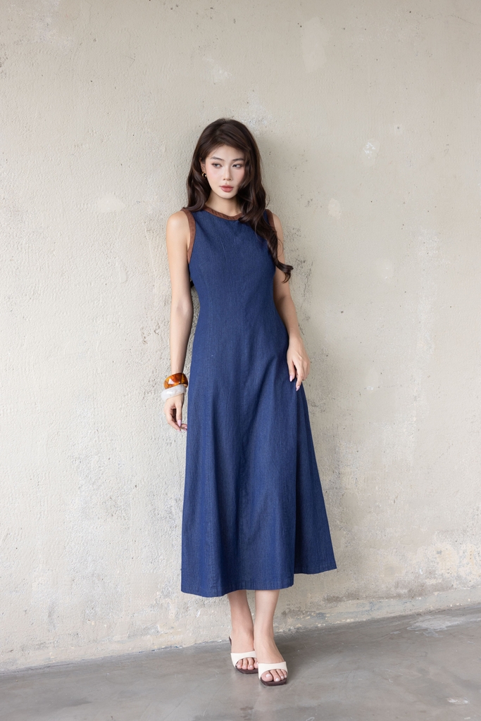 SWANLAKE | Váy Đầm Denim Nữ Dài Cổ Tròn Sát Nách Chiết Eo Vải Jean Wash Phối Viền Nâu D13908LW01