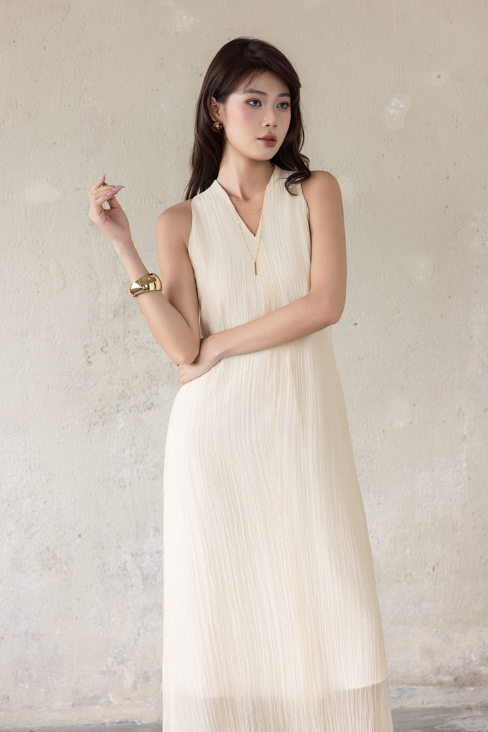SWANLAKE | Váy Đầm Nữ Dài Dáng Suông Trơn Sát Nách Cổ Chữ V Chất Tơ Dập Ly Hai Lớp Dạo Phố D13906LW01