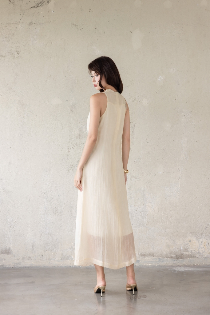 SWANLAKE | Váy Đầm Nữ Dài Dáng Suông Trơn Sát Nách Cổ Chữ V Chất Tơ Dập Ly Hai Lớp Dạo Phố D13906LW01