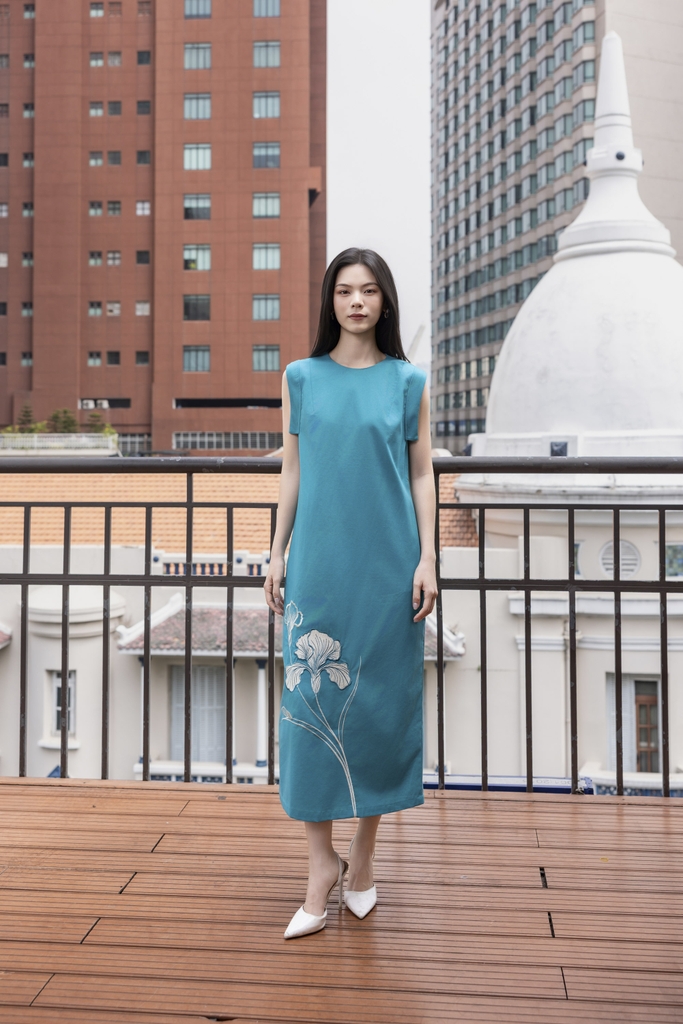 SWANLAKE | Váy Đầm Nữ Suông Sát Nách Cổ Tròn Xẻ Tà Vải Linen Thêu Hoa Cao Cấp Công Sở D13365LW01