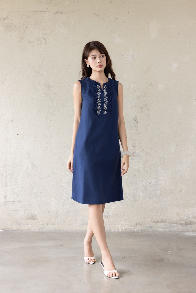 SWANLAKE | Váy Đầm Nữ Midi Suông Sát Nách Cổ Tròn Xẻ V Chất Linen Thêu Hoa Có Túi Dạo Phố D13813LW01