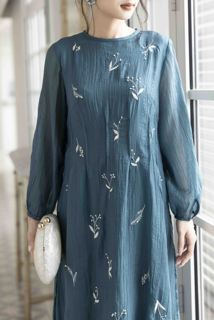 SWANLAKE | Áo Dài Cách Tân Nữ Phom Suông Cổ Tròn Chất Vải Xốp Hàn Thêu Hoa Thanh Lịch Tết L13138LW01