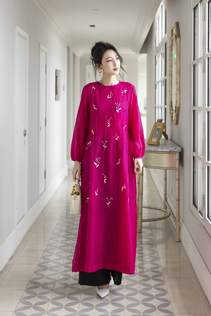 SWANLAKE | Áo Dài Cách Tân Nữ Phom Suông Cổ Tròn Chất Vải Xốp Hàn Thêu Hoa Thanh Lịch Tết L13138LW01