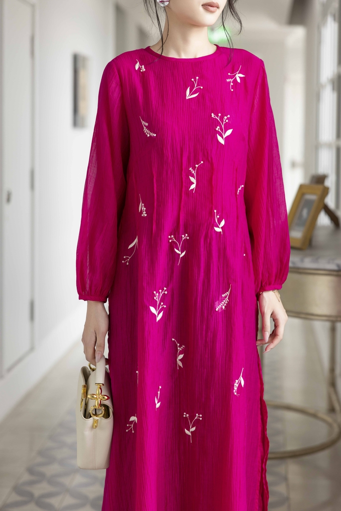 SWANLAKE | Áo Dài Cách Tân Nữ Phom Suông Cổ Tròn Chất Vải Xốp Hàn Thêu Hoa Thanh Lịch Tết L13138LW01