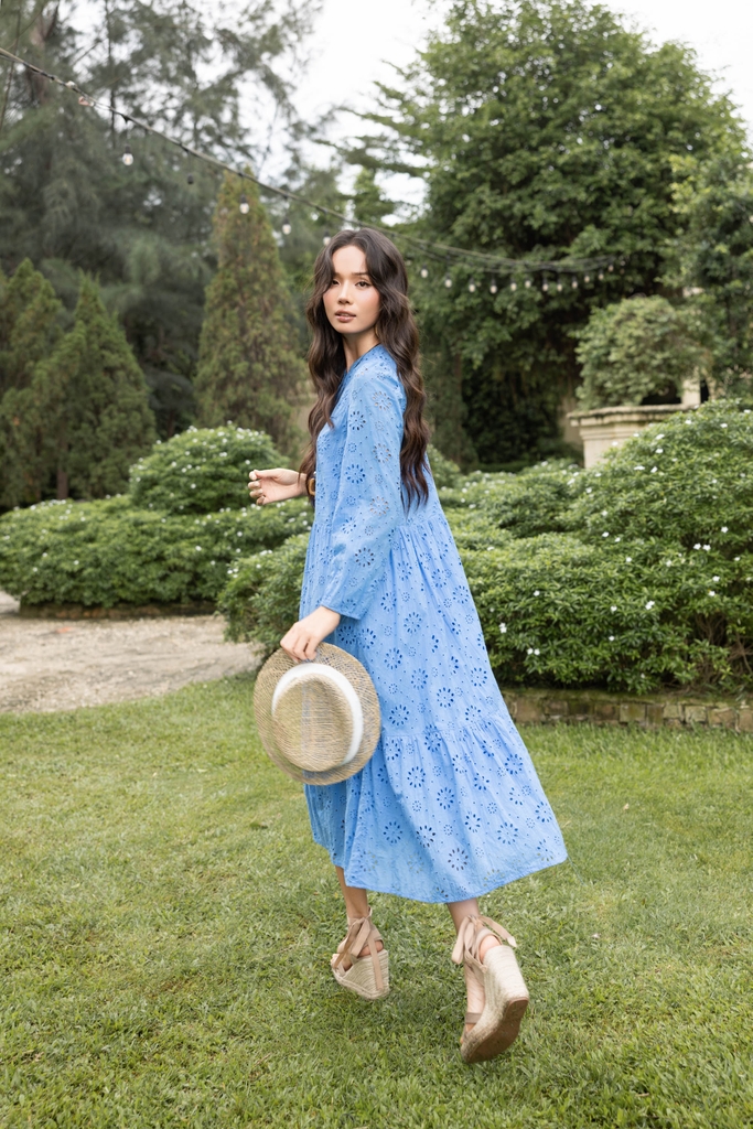 SWANLAKE | Váy Đầm Nữ Maxi Đuôi Cá Babydoll Cotton Thêu Đục Lỗ Trơn Cổ Trụ Cài Nút Tay Dài Hè D12394LW12