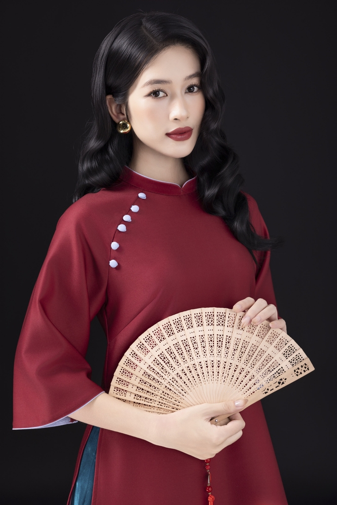 SWANLAKE | Áo Dài Nữ Cách Tân Họa Việt Phom Suông Cổ Trụ Đính Nút Vải Lụa Dày In 3D Tết L13058LW01