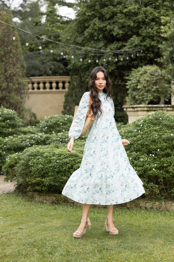 SWANLAKE | Váy Đầm Nữ Maxi Đuôi Cá Babydoll Cotton Thêu Đục Lỗ Trơn Cổ Trụ Cài Nút Tay Dài Hè D12394LW12