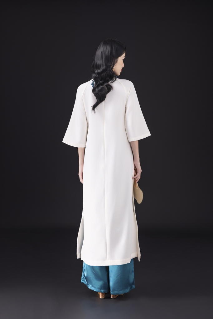 SWANLAKE | Áo Dài Nữ Cách Tân Liên Hoa Phom Suông Cổ Tròn Vải Lụa Dày Đính Kết Hoa 3D Tết L13092LW01