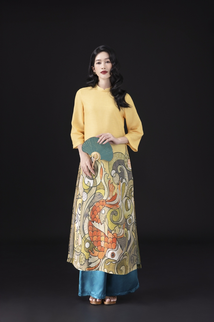 SWANLAKE | Áo Dài Nữ Cách Tân Vũ Môn Phom Suông Cổ Trụ Vải Linen Lụa In Họa Tiết Cá Chép Tết L13097LW01