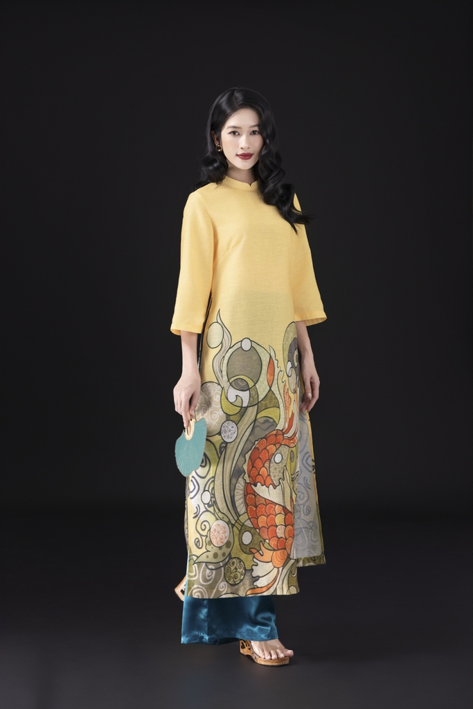 SWANLAKE | Áo Dài Nữ Cách Tân Vũ Môn Phom Suông Cổ Trụ Vải Linen Lụa In Họa Tiết Cá Chép Tết L13097LW01