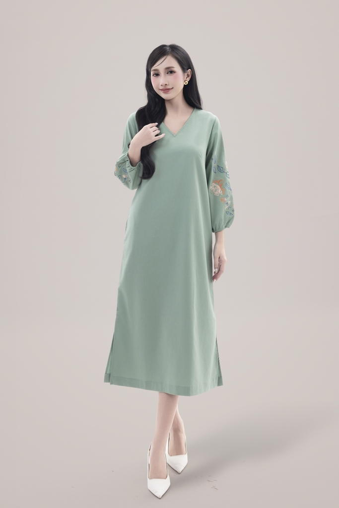 Đầm Midi Suông Xẻ Tà Cổ V Tay Lỡ Thêu Hoa Nổi Vải Linen D12131