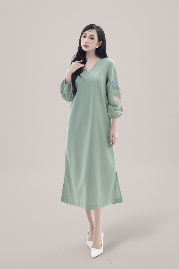 SWANLAKE | Váy Đầm Nữ Midi Suông Xẻ Tà Cổ V Tay Lỡ Thêu Hoa Nổi Vải Linen Công Sở Tiệc Có Túi D12131