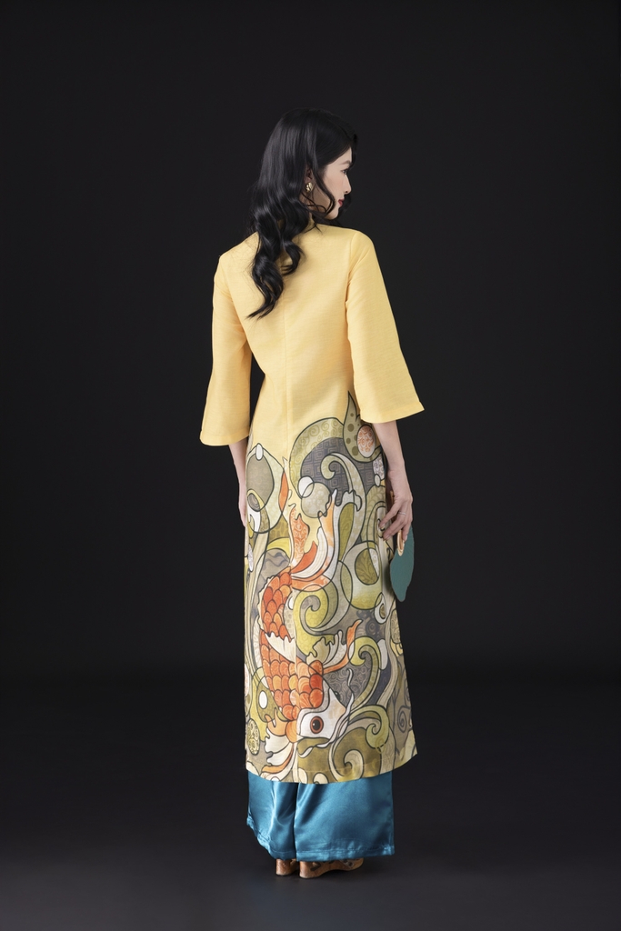 SWANLAKE | Áo Dài Nữ Cách Tân Vũ Môn Phom Suông Cổ Trụ Vải Linen Lụa In Họa Tiết Cá Chép Tết L13097LW01