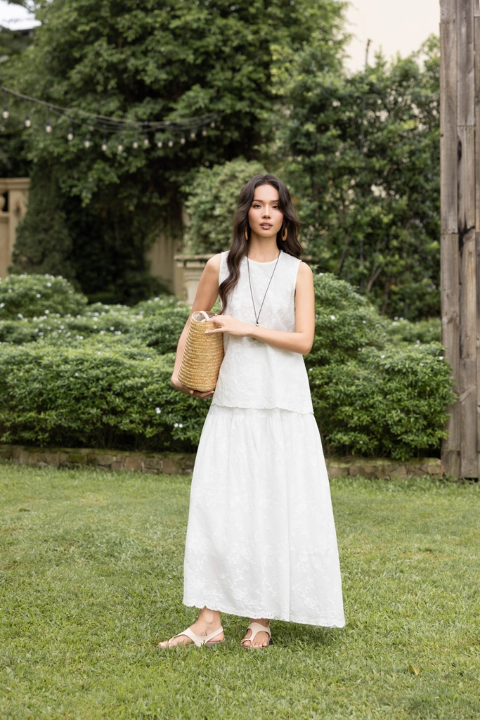 SWANLAKE | Áo Kiểu Nữ Vải Cotton Thêu Hoa Sát Nách Cổ Tròn Trẻ Trung Năng Động Dạo Phố Hè A13744LW01