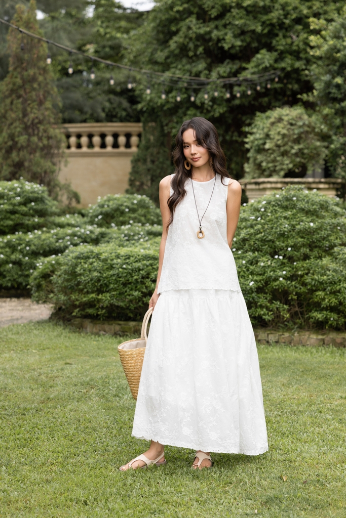 SWANLAKE | Áo Kiểu Nữ Vải Cotton Thêu Hoa Sát Nách Cổ Tròn Trẻ Trung Năng Động Dạo Phố Hè A13744LW01