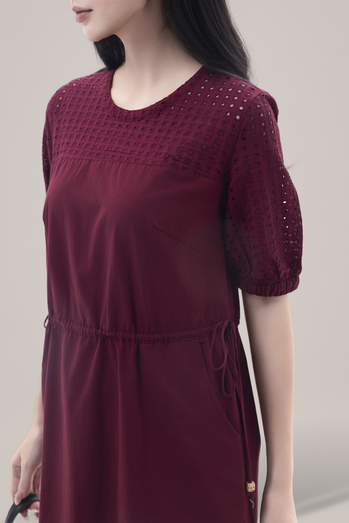 Váy Đầm Nữ Maxi Suông Vải Cotton Phối Ren Thêu Hoa Đục Lỗ 2 Lớp Có Túi Dạo Phố D13076LW01