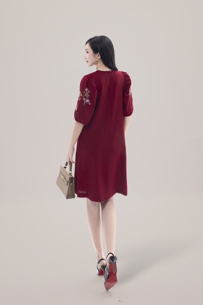 Đầm Linen Thêu 2 Bên cánh Tay Swanlake - D11725LW01