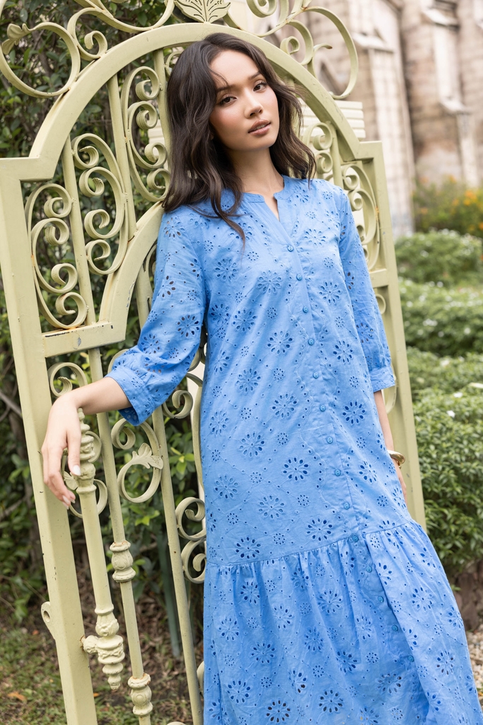 SWANLAKE | Váy Đầm Nữ Maxi Suông Đuôi Cá Cổ Trụ Cài Nút Cotton Thêu Đục Lỗ Tay Lỡ Du Lịch Hè D12761LW05