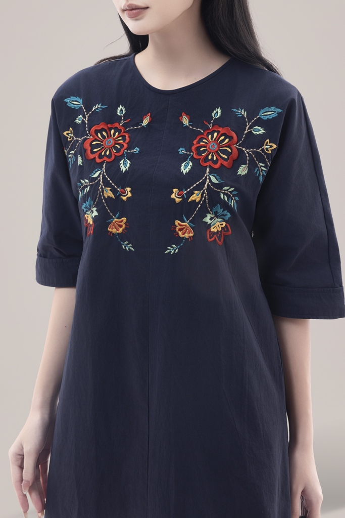 Váy Đầm Nữ Suông Chất Vải Cotton Thêu Hoa Cổ Cổ Tròn Tay Lỡ Công Sở Thanh Lịch D13070LW01