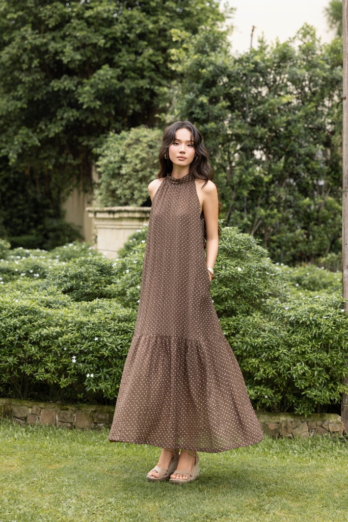 SWANLAKE | Váy Đầm Nữ Maxi Suông Sát Nách Cổ Yếm Chấm Bi Vải Tơ Đuôi Cá Du Lịch Biển Hè D13911LW01