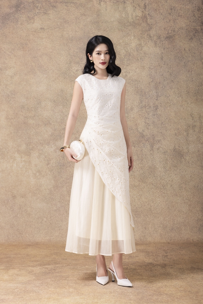 SWANLAKE | Váy Đầm Maxi Đuôi Cá Nữ Cotton Thêu Đục Lỗ Phối Tơ Dập Ly Nhấn Eo Sát Nách Tiệc D13146LW01