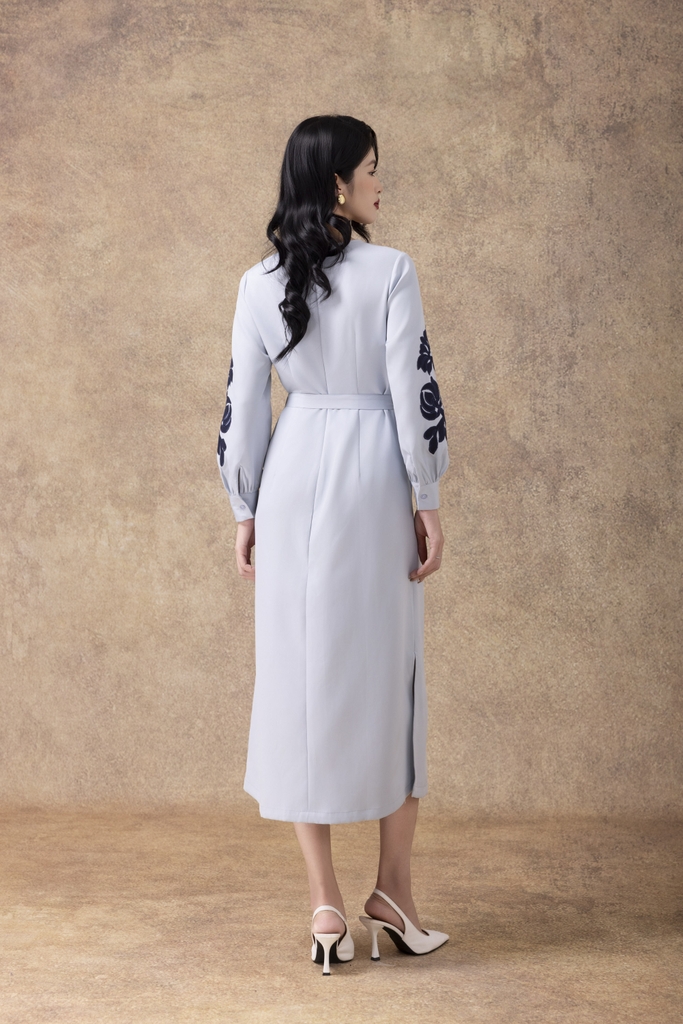 SWANLAKE | Váy Đầm Maxi Nữ Vải Lụa Dày Cao Cấp Cổ Tròn Tay Dài Thêu Hoa Dây Thắt Eo Dự Tiệc D13132LW01