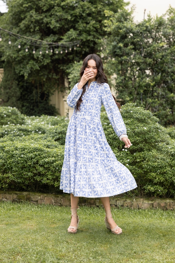 SWANLAKE | Váy Đầm Nữ Suông Maxi Đuôi Cá Xòe Vải Linen Bông Cổ Trụ Xẻ Tay Dài Du Lịch Biển D12394LW13