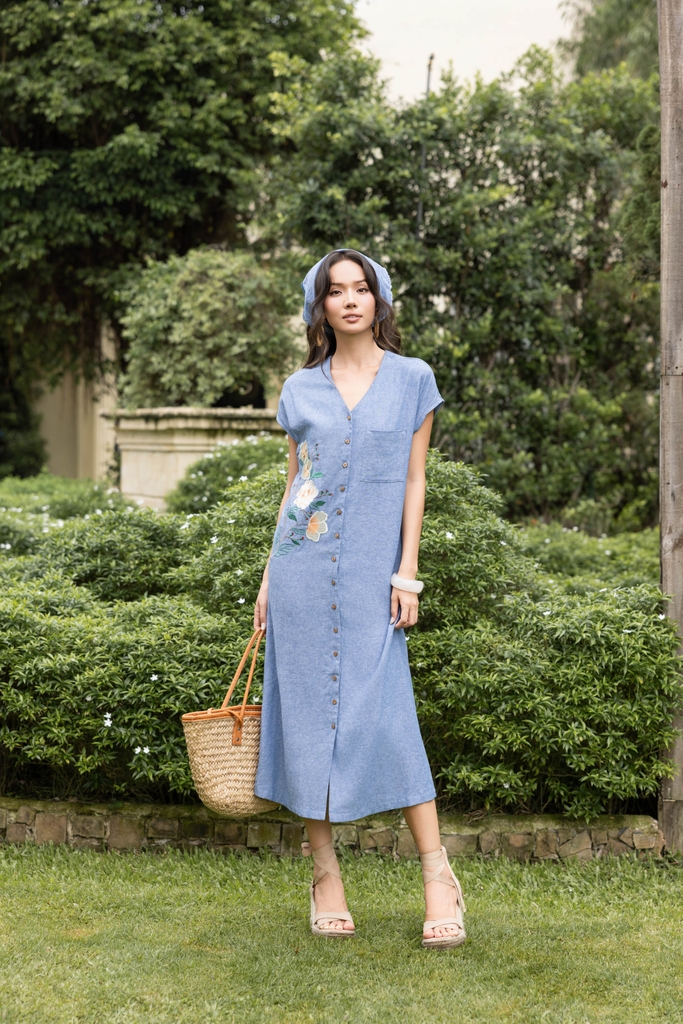 SWANLAKE | Váy Đầm Nữ Maxi Suông Tay Hến Cổ Chữ V Cài Nút Vải Linen Thêu Hoa Công Sở Dạo Phố D13782LW01