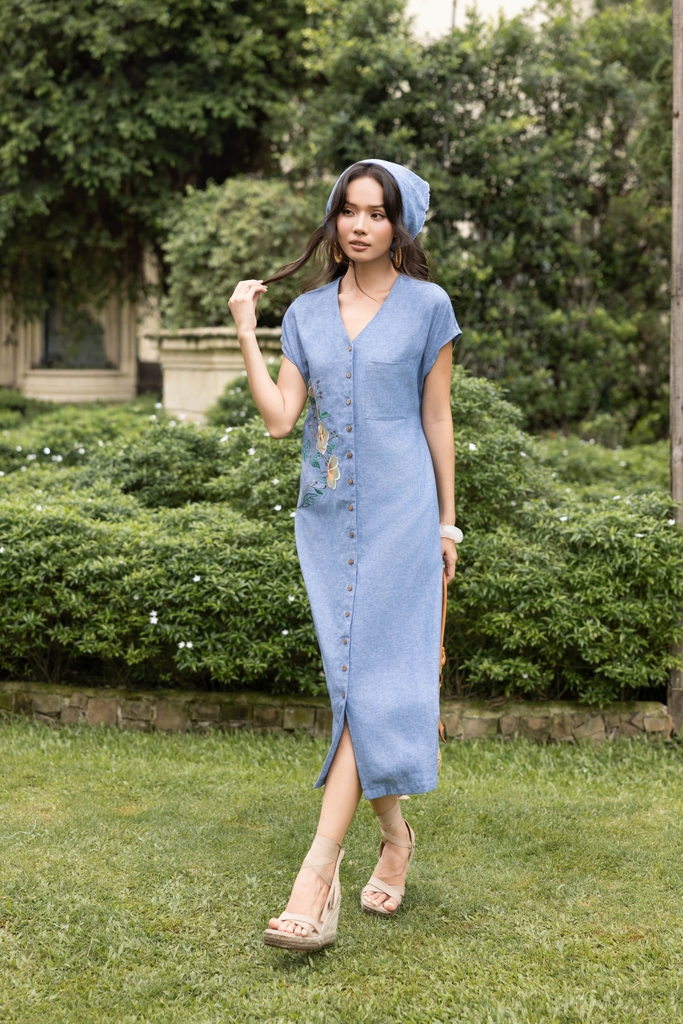 SWANLAKE | Váy Đầm Nữ Maxi Suông Tay Hến Cổ Chữ V Cài Nút Vải Linen Thêu Hoa Công Sở Dạo Phố D13782LW01