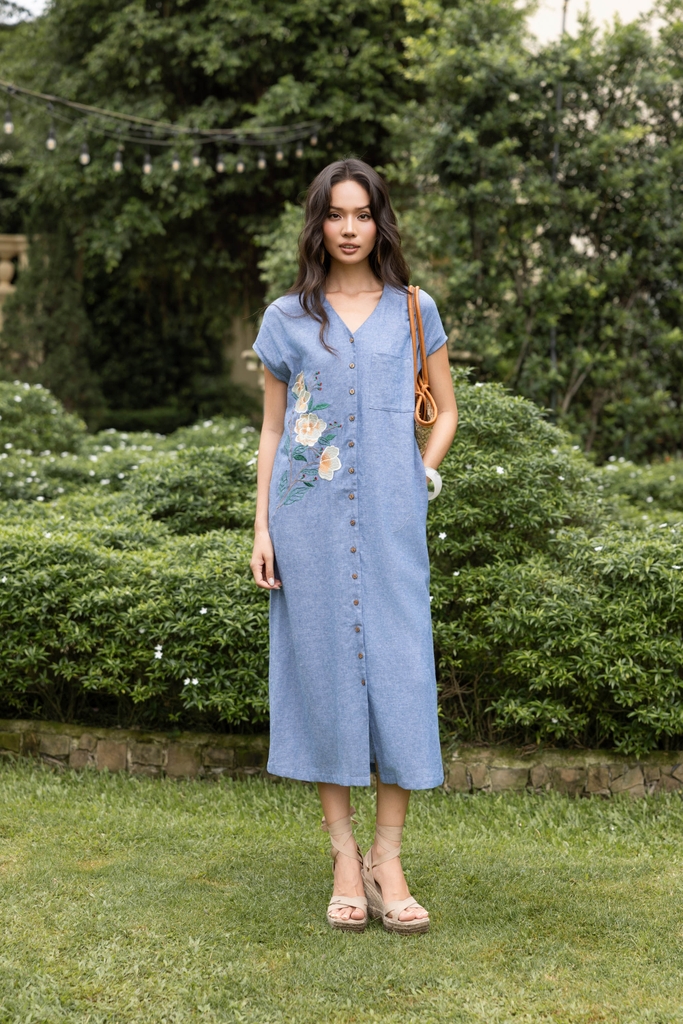 SWANLAKE | Váy Đầm Nữ Maxi Suông Tay Hến Cổ Chữ V Cài Nút Vải Linen Thêu Hoa Công Sở Dạo Phố D13782LW01
