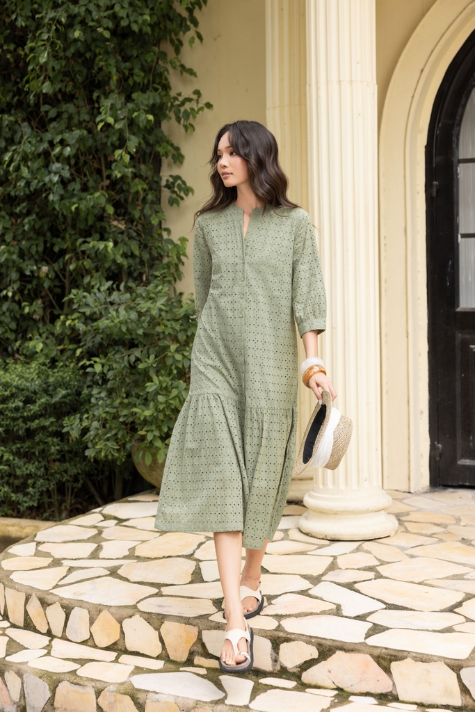SWANLAKE | Váy Đầm Nữ Maxi Suông Đuôi Cá Cổ Trụ Cài Nút Cotton Thêu Đục Lỗ Tay Lỡ Du Lịch Hè D12761LW05