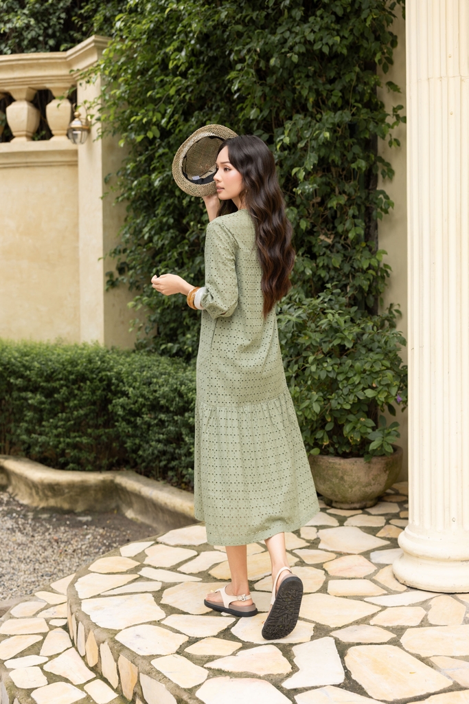 SWANLAKE | Váy Đầm Nữ Maxi Suông Đuôi Cá Cổ Trụ Cài Nút Cotton Thêu Đục Lỗ Tay Lỡ Du Lịch Hè D12761LW05