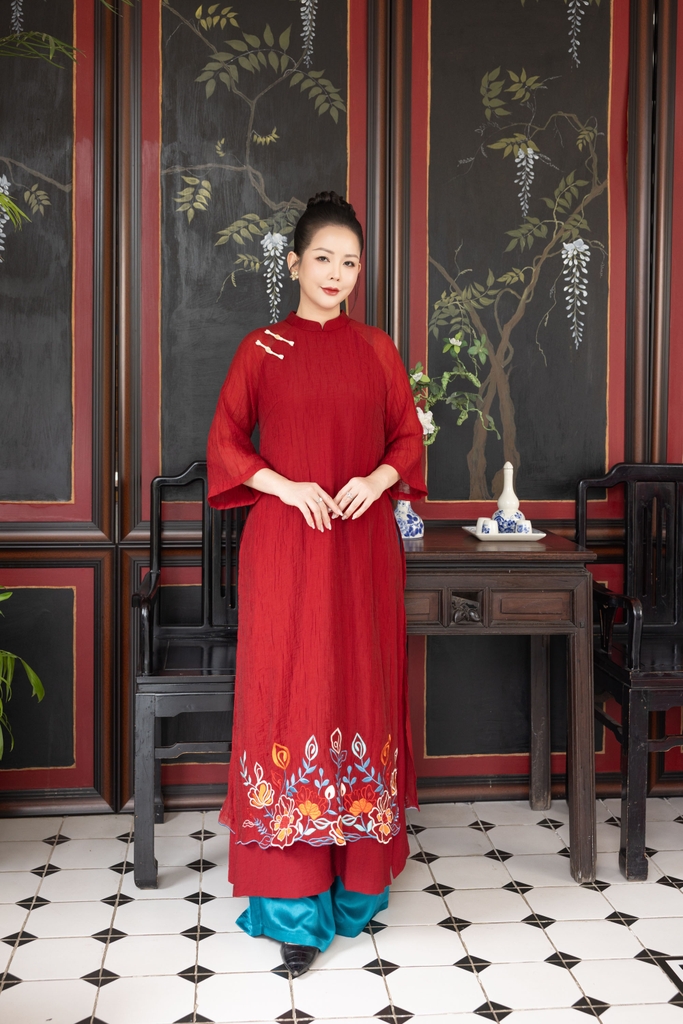 Áo Dài Cách Tân Nữ Suông Vải Xốp Hàn Tà Kép Thêu Hoa L13969LW01
