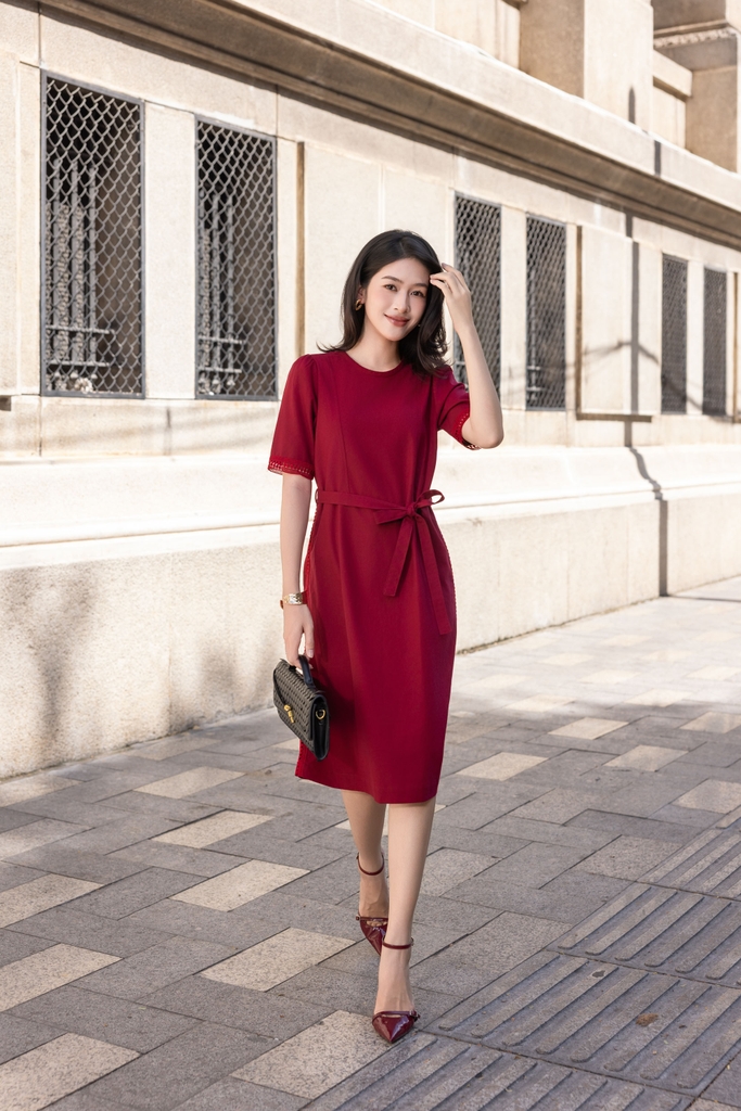 SWANLAKE | Váy Đầm Nữ Midi Vải Linen Dày Phối Viền Ren Cổ Tròn Tay Ngắn Dây Thắt Eo Công Sở D13797LW01