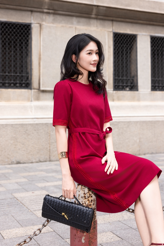 SWANLAKE | Váy Đầm Nữ Midi Vải Linen Dày Phối Viền Ren Cổ Tròn Tay Ngắn Dây Thắt Eo Công Sở D13797LW01
