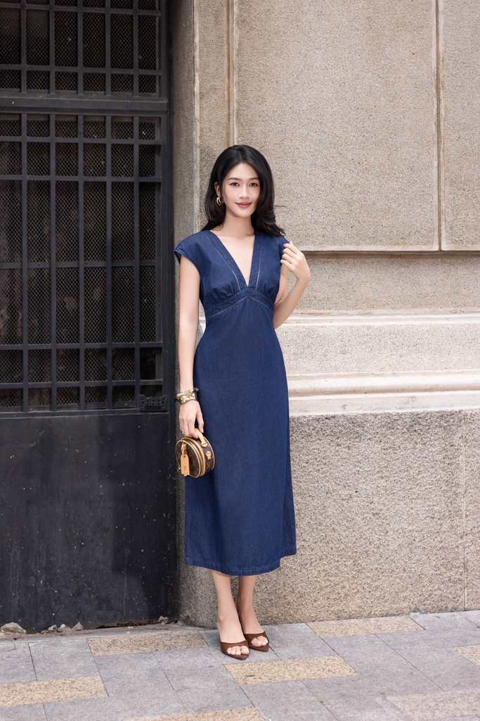 SWANLAKE | Váy Đầm Denim Nữ Suông Dài Cổ Chữ V Xẻ Sâu Tay Hến Vải Jean Wash Có Túi Dạo Phố D13862LW01