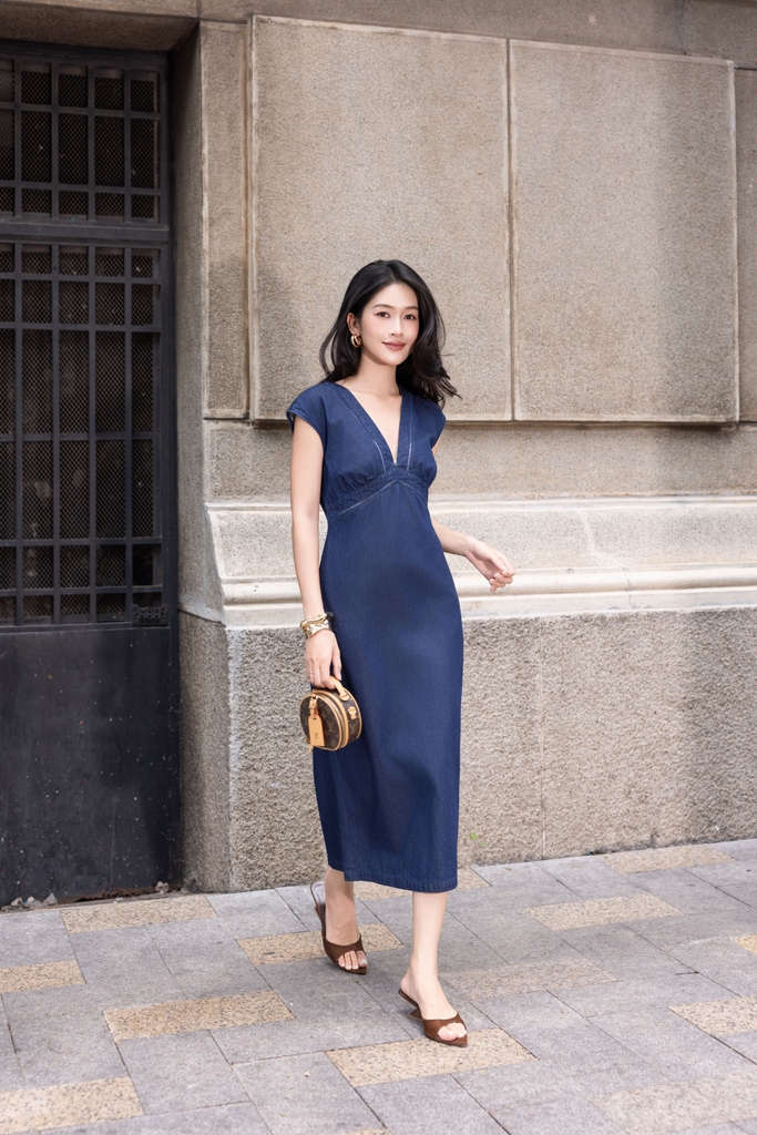 SWANLAKE | Váy Đầm Denim Nữ Suông Dài Cổ Chữ V Xẻ Sâu Tay Hến Vải Jean Wash Có Túi Dạo Phố D13862LW01