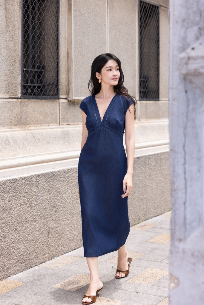 SWANLAKE | Váy Đầm Denim Nữ Suông Dài Cổ Chữ V Xẻ Sâu Tay Hến Vải Jean Wash Có Túi Dạo Phố D13862LW01