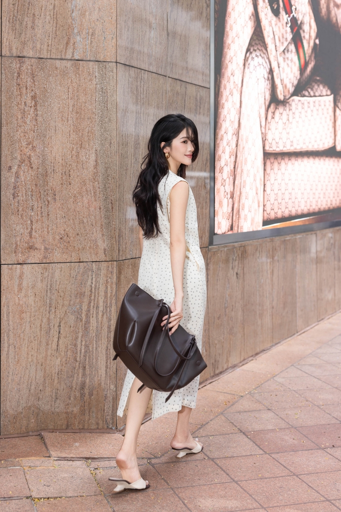 SWANLAKE | Váy Đầm Nữ Dài Dáng Suông Sát Nách Cổ Tròn Vải Đũi Xược Hoa Nhí Xẻ Tà Thanh Lịch D13843LW01