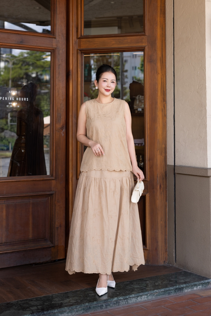 SWANLAKE | Áo Kiểu Nữ Vải Cotton Thêu Hoa Sát Nách Cổ Tròn Trẻ Trung Năng Động Dạo Phố Hè A13744LW01