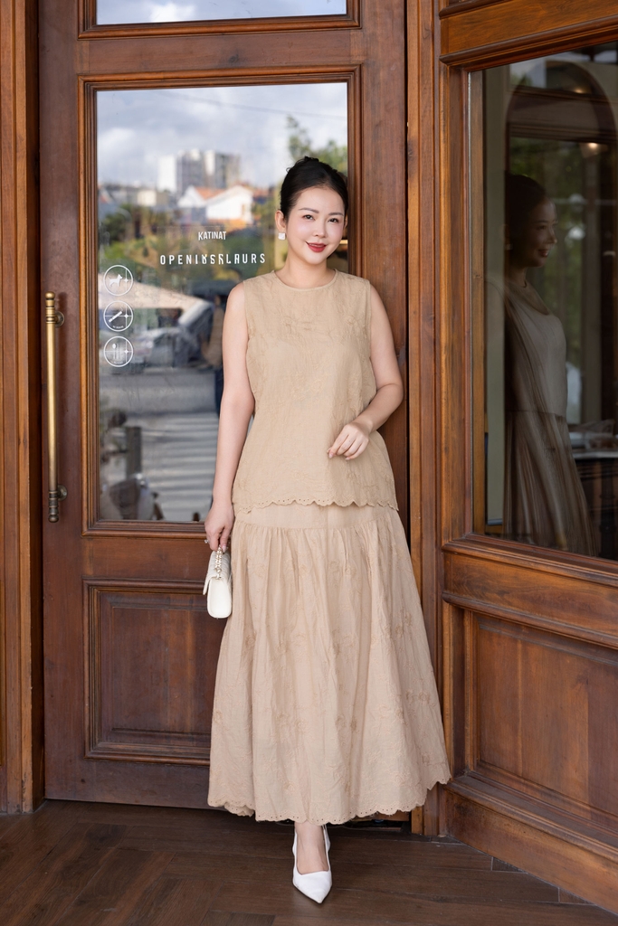 SWANLAKE | Áo Kiểu Nữ Vải Cotton Thêu Hoa Sát Nách Cổ Tròn Trẻ Trung Năng Động Dạo Phố Hè A13744LW01