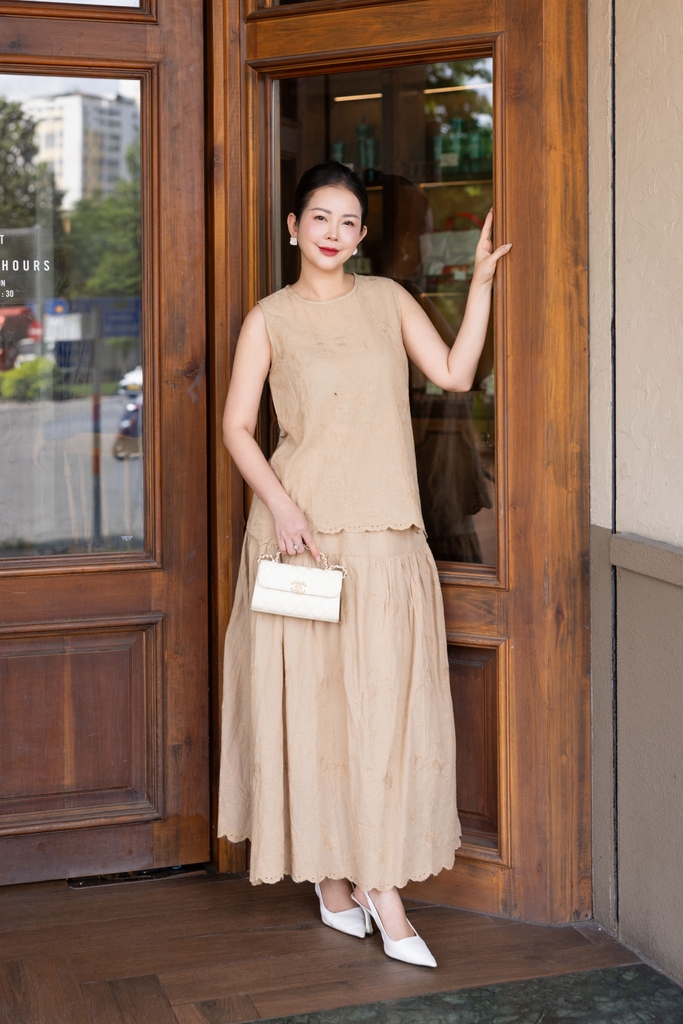 SWANLAKE | Áo Kiểu Nữ Vải Cotton Thêu Hoa Sát Nách Cổ Tròn Trẻ Trung Năng Động Dạo Phố Hè A13744LW01