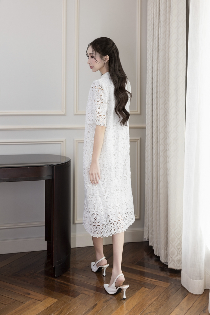 Đầm Ren Có Lót Cổ Sơ Mi Thun Swanlake - D11829LW01