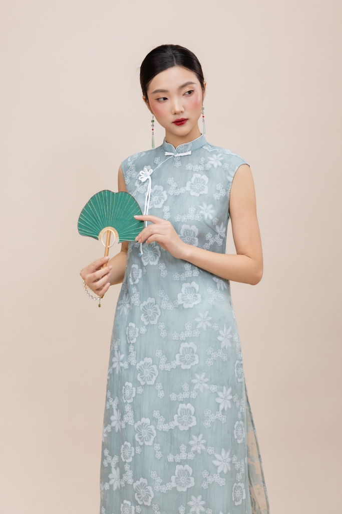 Áo Dài Cách Tân Chất Tơ Thêu Hoa L14127LW01