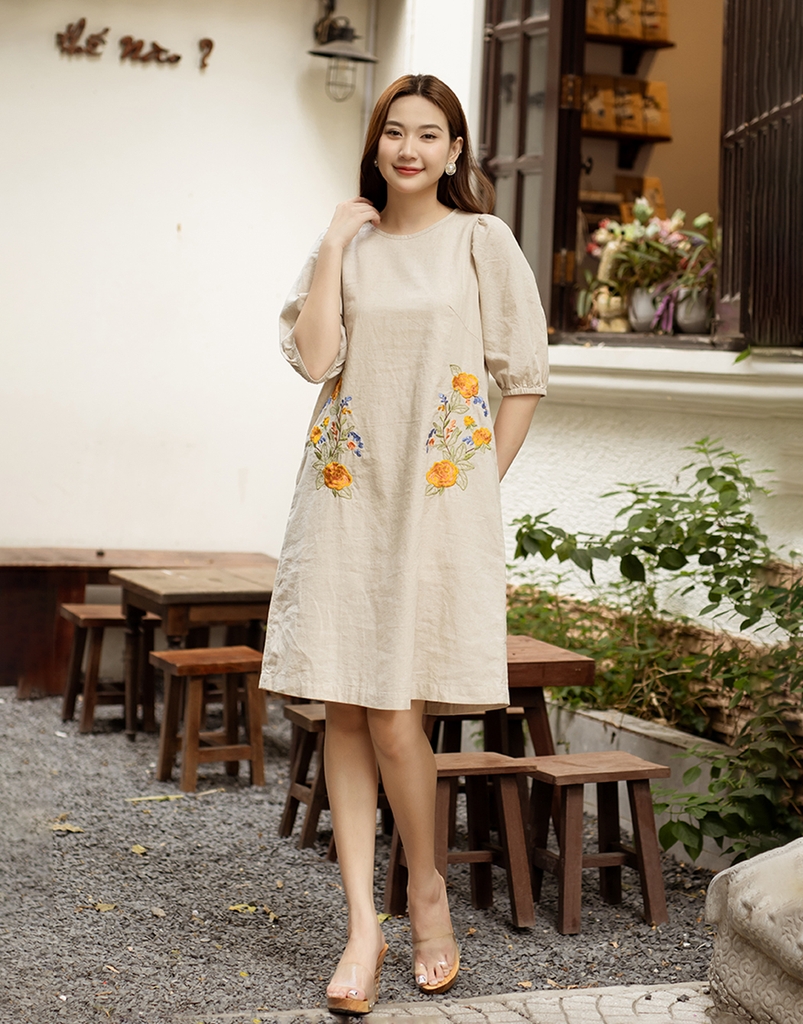 Đầm Phom A Thêu Tay Lỡ Swanlake - D10445LW02
