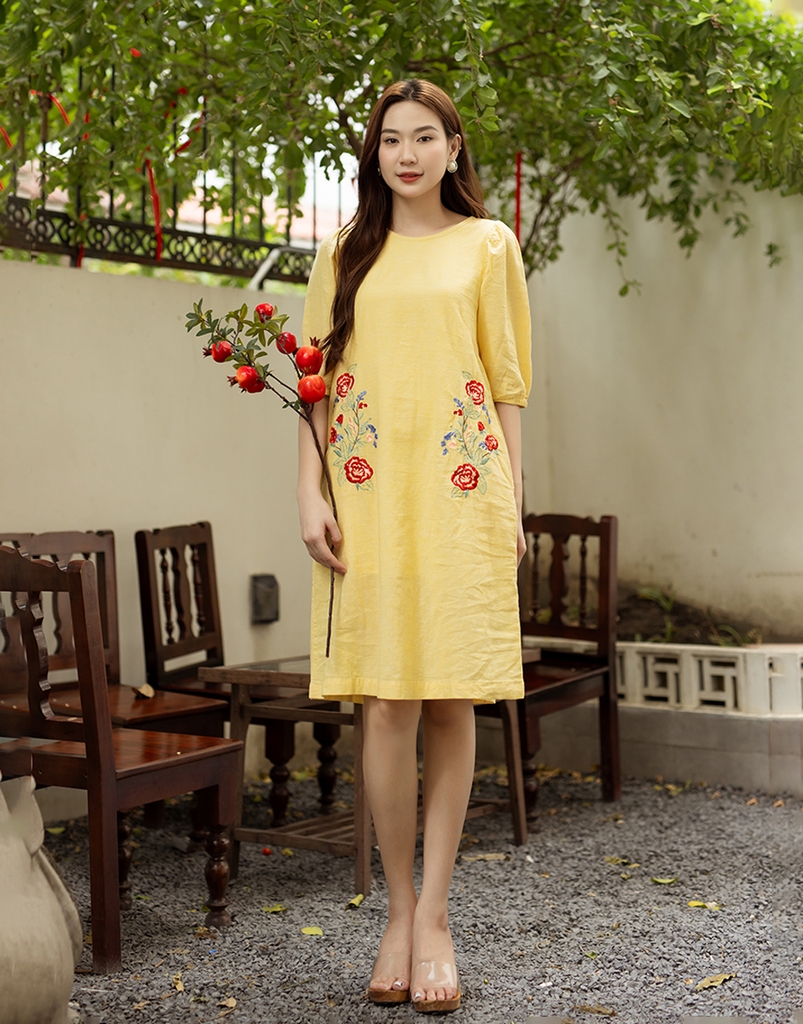 Đầm Phom A Thêu Tay Lỡ Swanlake - D10445LW02